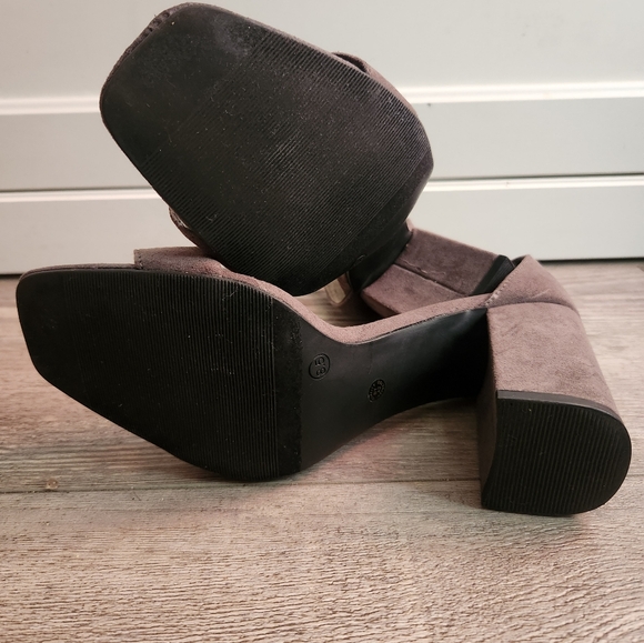 Worthington Women's Heels in Grey Brown Suede - Picture 8 of 10